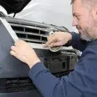 Autospuiter afplakken van grille